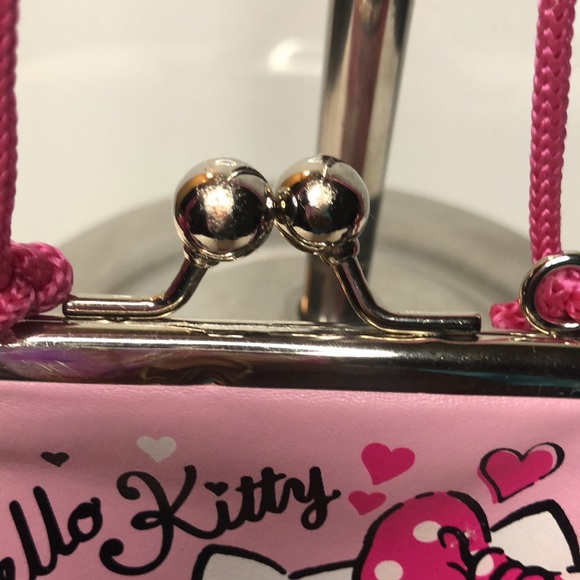HELLO KITTY Super cute Small kiss lock coin purse pink rope. Silver kiss lock. - Picture 5 of 9